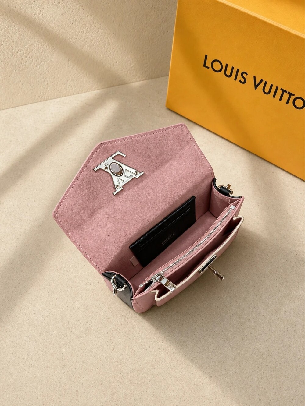 Louis Vuitton Lockme Chain Pink Beige Grained Leather Shoulder Bag - Picture 4 of 6